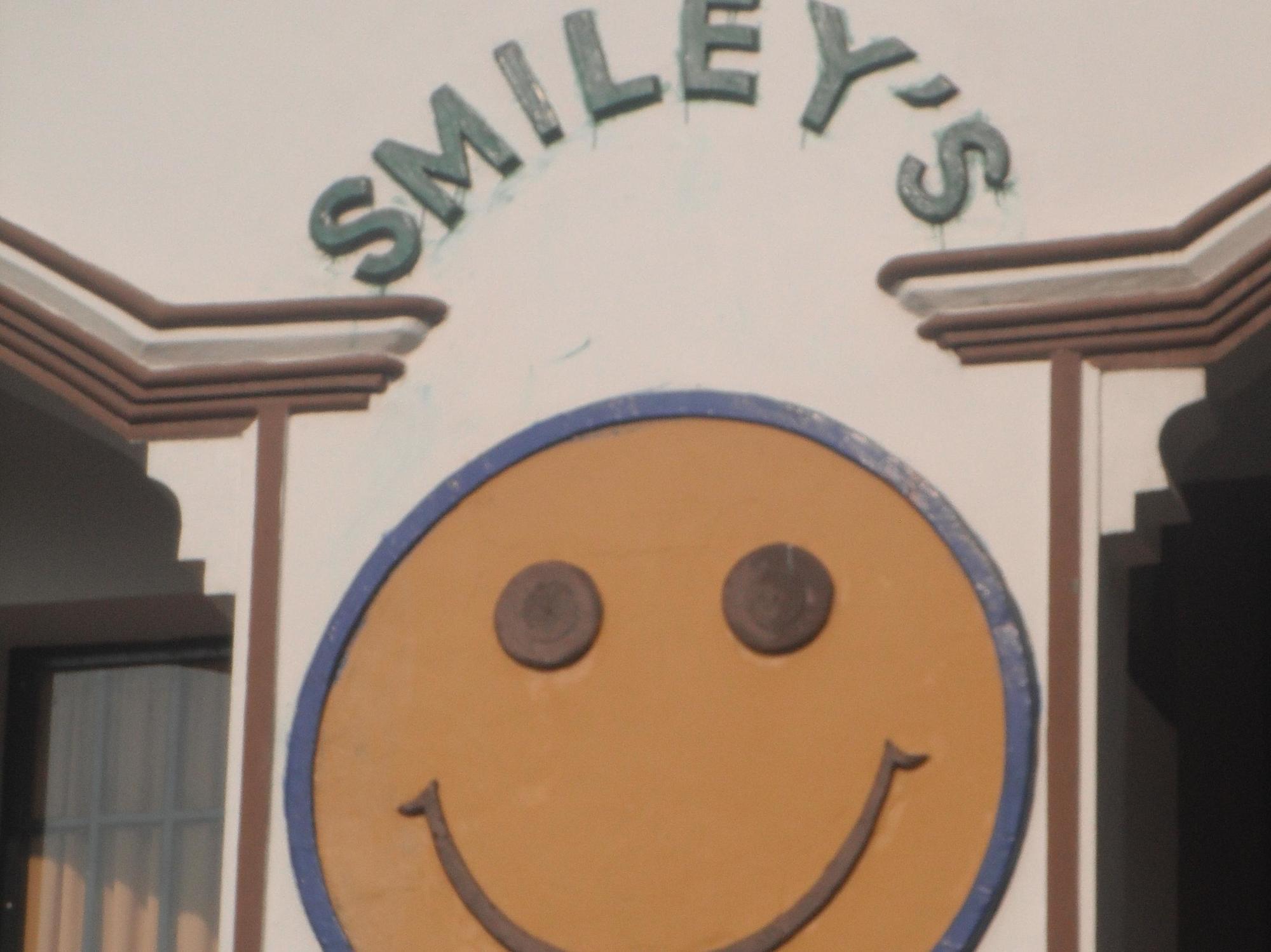 Smiley'S Guesthouse Сіємреап Екстер'єр фото